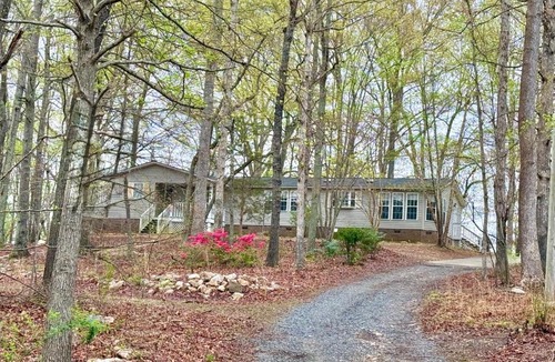 Belmont House | House on a hill