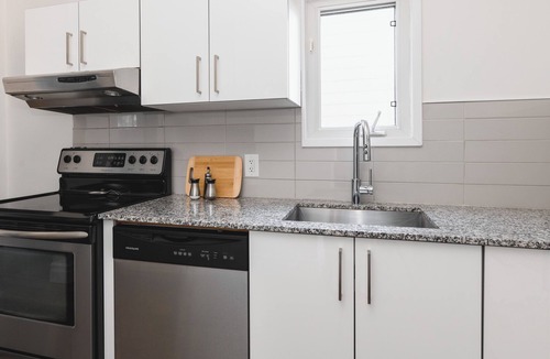 Sarnia House | House on Bright/Spacious Home for Families/Sleeps 8