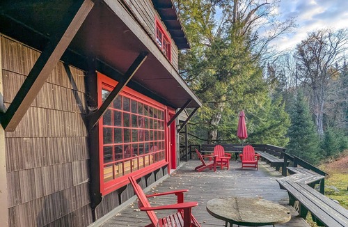 Blue Mountain Lake House | House on Private Meadow with Mountain View