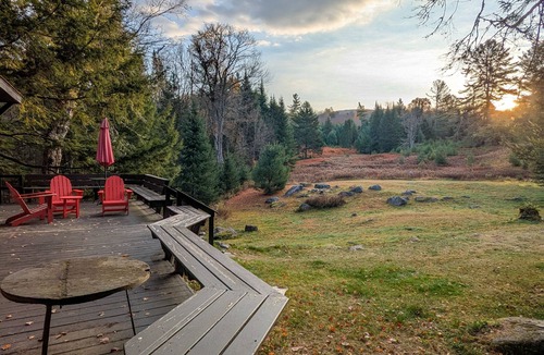 Blue Mountain Lake House | House on Private Meadow with Mountain View