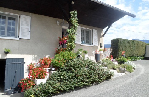 Brie-et-Angonnes House | House on property