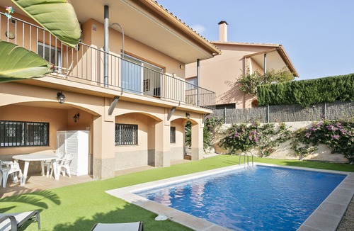 Sant Pol De Mar House | House on the beach with pool, for 9 people.