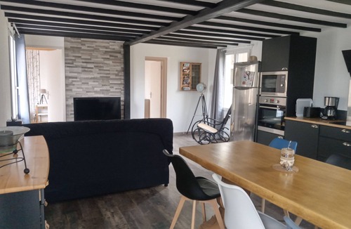 Mur-de-Bretagne House | House on the green lane