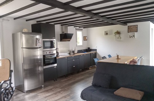 Mur-de-Bretagne House | House on the green lane