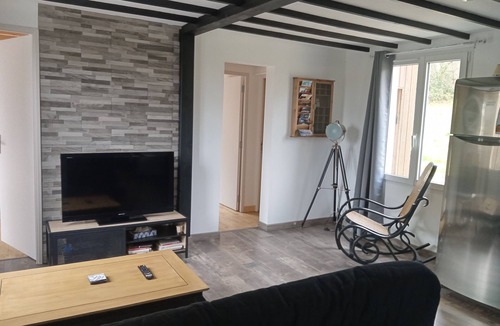 Mur-de-Bretagne House | House on the green lane