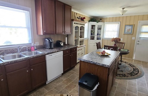 Zebulon House | House on the Hill - 5 Beds, 2 Baths Near Downtown Zebulon