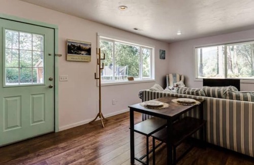 Leaburg House | House on the River. It doesn't get any better