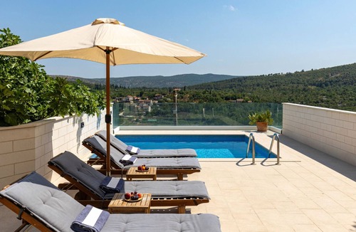 Oslje Villa | House on the rock by Villas Guide