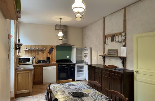 Ainay-le-Chateau Cottage | House, pets allowed - 6 guests