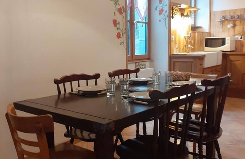 Ainay-le-Chateau Cottage | House, pets allowed - 6 guests