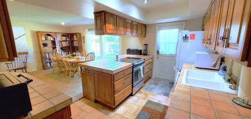 South Scottsdale House | House & Private Pool, Fast Wifi, Great Location!