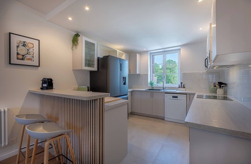 Blois House | House renovated in 2025, 2 minutes from the Loire River, garden & barbecue, 6 bedrooms with private showers