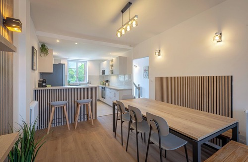 Blois House | House renovated in 2025, 2 minutes from the Loire River, garden & barbecue, 6 bedrooms with private showers