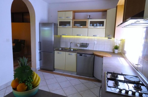 Ljubac Ski Chalet | House Rose – country house with pool