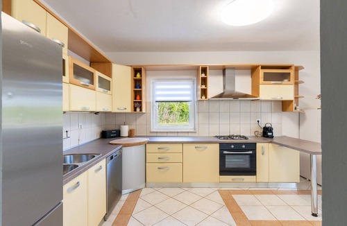 Ljubac House | House Rose with Garden and Pool - Three Bedroom House