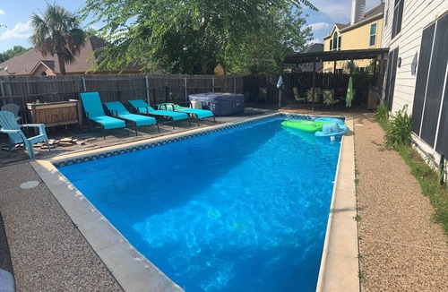 Lake Dallas House | House sleeps 12, 5 bedrooms, 2.5 bath, pool, at Lake Lewsiville