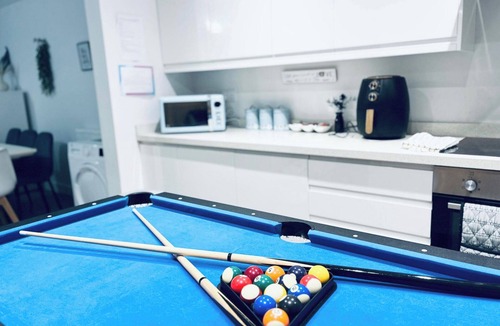 Petham House | House - Sleeps 12 - Hot tub - Pool table - Parking