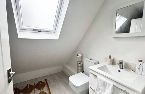 Petham House | House - Sleeps 12 - Hot tub - Pool table - Parking