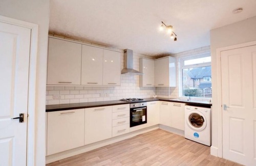 Ilkeston House | House - Sleeps 4-6 - Parking - Pet friendly
