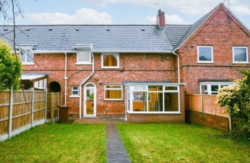 Ilkeston House | House - Sleeps 4-6 - Parking - Pet friendly