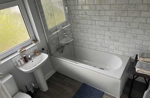 Trowell House | House - Sleeps 4-6 - Parking - Pet Friendly