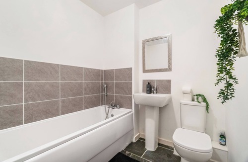 Ashford House | House - Sleeps 4 - Garden - Parking