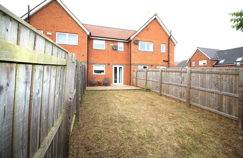 Ashington House | House - Sleeps 4 - Pets Ok - Parking