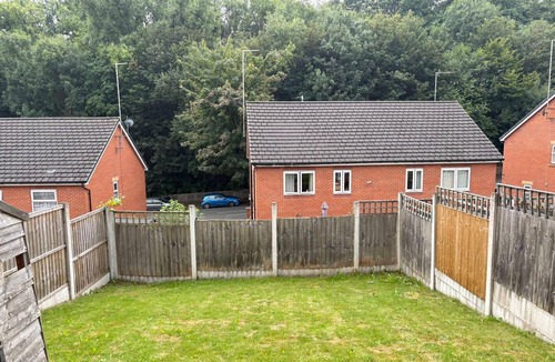 Manchester House | House - Sleeps 5, Private Parking & Pets Allowed