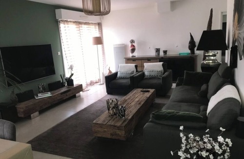 Bois-d'Arcy House | House sleeps 6 - 2 800€/semaine