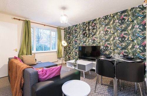 Coventry House | House - Sleeps 6/7 - Pets Ok - Parking - Garden