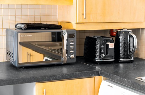 Tipton House | House - Sleeps 6, Garden & Free Parking