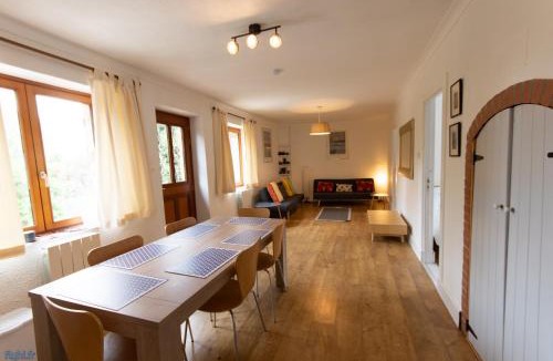 Brece Apartment | House - Sleeps 6 - Parking - Garden