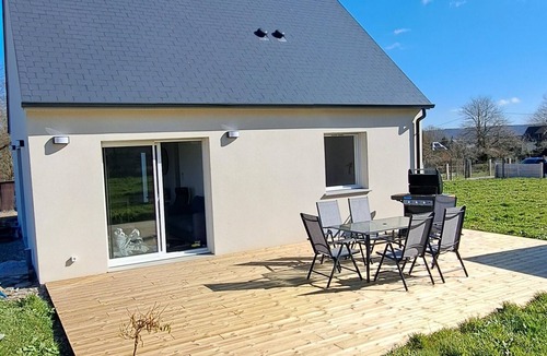 Conteville House | House sleeps 6 with jacuzzi, La Béroline, pets allowed.