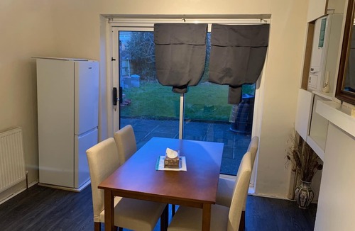 Havering Park House | House Sleeps 6 With Garden, Parking