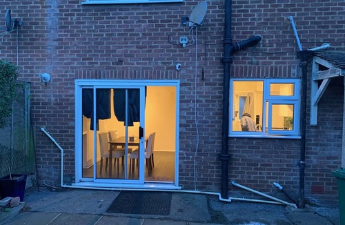 Havering Park House | House Sleeps 6 With Garden, Parking