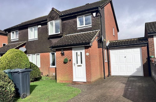 Willesborough House | House - Sleeps 7 - Garden - Parking