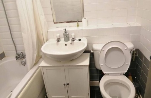 Bromley South Apartment | House - Sleeps 8 & Free Parking