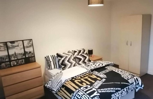 Bromley South Apartment | House - Sleeps 8 & Free Parking