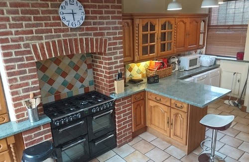 Bexhill-on-Sea House | House - Sleeps 8 - Pet friendly - Garden - Parking