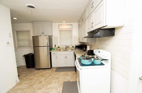 Little Rock House | House - Sleeps 8 - Parking - Malls Close