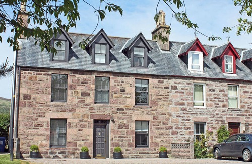 Ullapool House | House - Sleeps 8 - Pets Ok - Parking