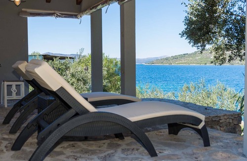 Businci House | House SVETA FUMIJA 2-beachfront, with private boat