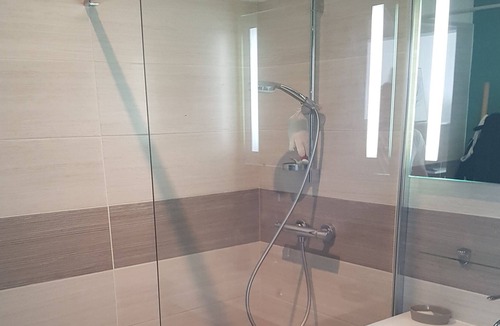 Le Cannet-des-Maures House | house, terraces, jacuzzi