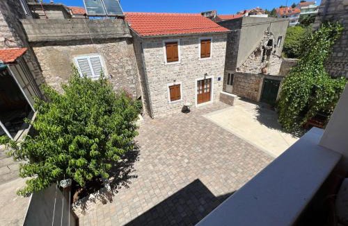 Vrboska House | House Tia