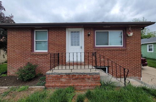 West Lincoln House | House To Yourself! Parking, WIFI, Pets allowed!
