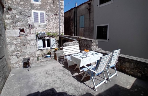 Iz House | House Veli Iž oldtown (123641-K1) - Veli Iž
