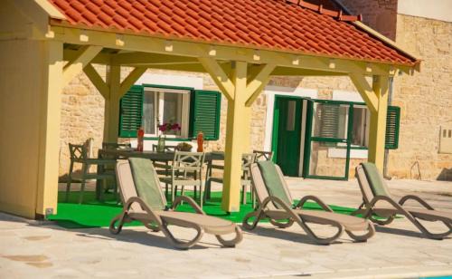 Oklaj House | House Villa Karaga