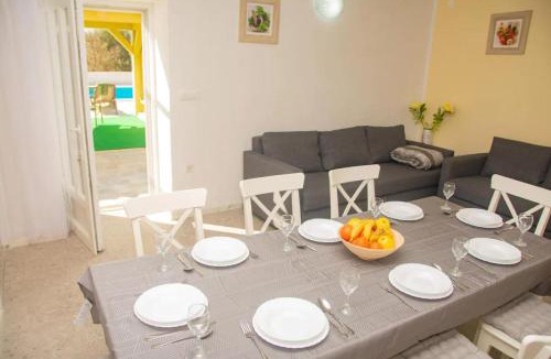 Oklaj House | House Villa Karaga