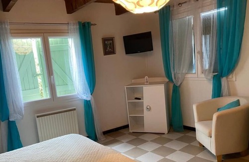 Saint-Julien House | House / Villa - Saint-Julien