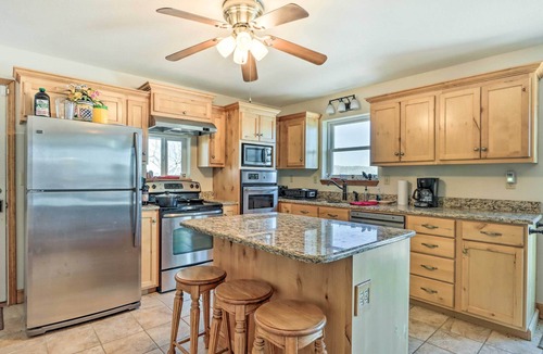 Climax Springs House | House w/Deck Overlooking Lake of the Ozarks!